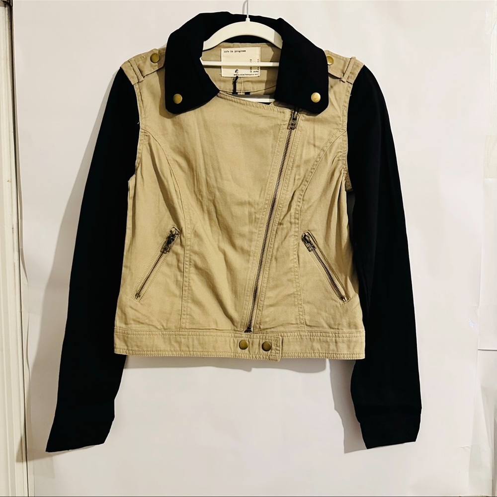 F21 | Jacket | Taupe and Black - Picture 3 of 5